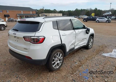 2022 Jeep Compass Latitude Lux 4X4 z USA, uszkodzony, nr VIN 3C4NJDFB5NT185935